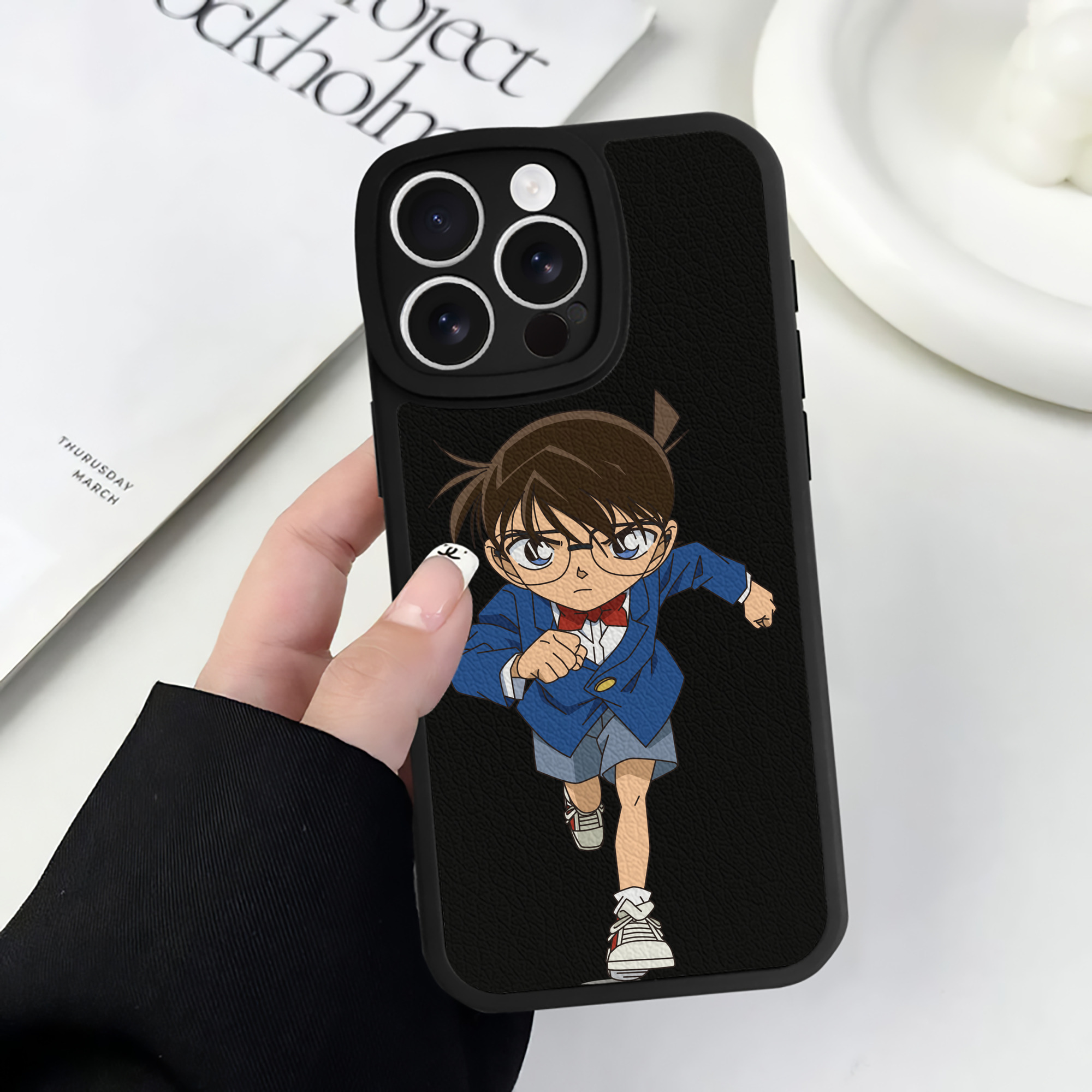 （画像用） 名探偵コナン 江戸川 コナン Detective Conan Conan Edogawa 【iPhone 16シリーズ対応】シリコンスマホケース（レザー調） 材質：シリコン